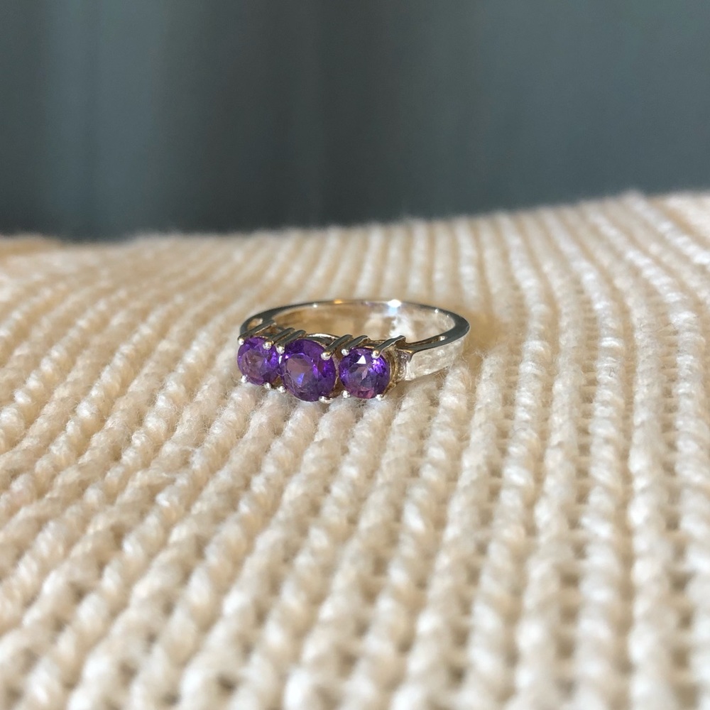 925 Sterling silver, 3 stone Amethyst ring 💜